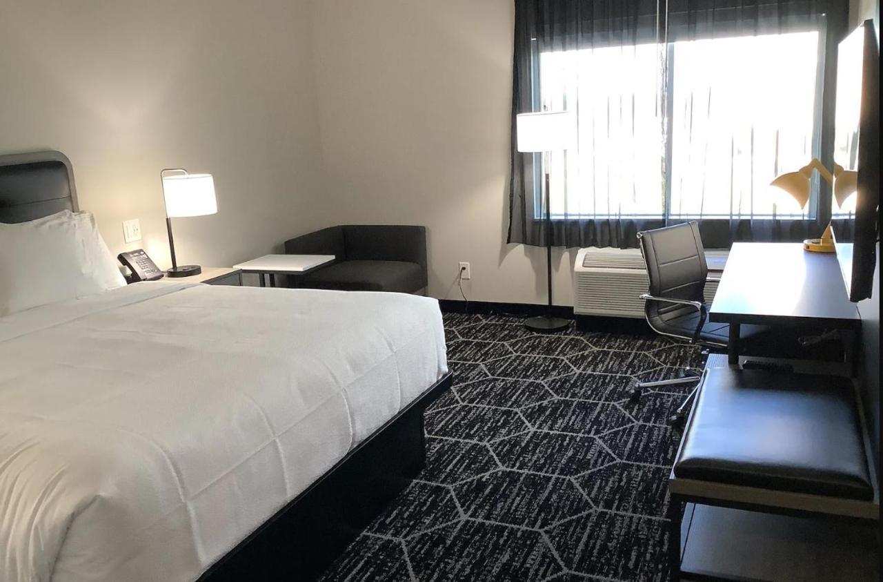 Hotel La Quinta & By Wyndham Southeast 2*